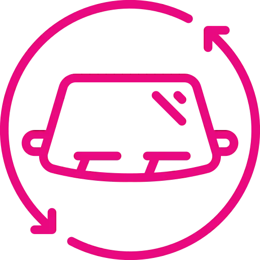 Der rosa Umriss einer Windschutzscheibe erinnert an die Liebe zum Detail des Reifenhauses Freital und ist mit zwei Pfeilen verziert, die einen Kreis darum bilden und so Rotation oder Reinigung suggerieren. Auf der Windschutzscheibe ist ein kleines Symbol eines Wassertropfens oder einer Spiegelung zu sehen.